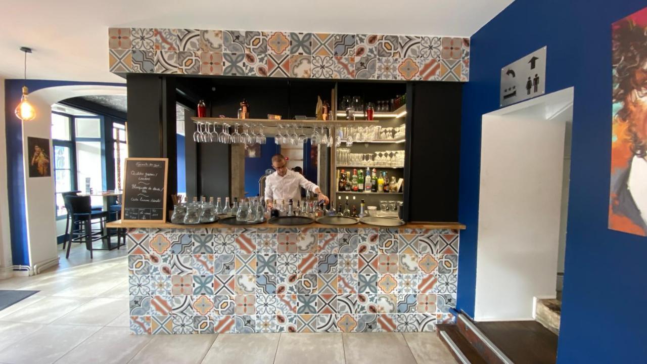 Hotel Restaurant La Place Saint-Amand-Mont-Rond Екстериор снимка