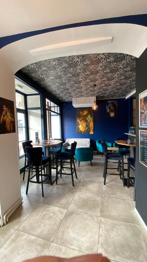 Hotel Restaurant La Place Saint-Amand-Mont-Rond Екстериор снимка